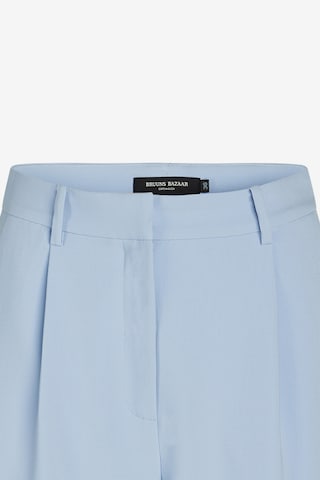 BRUUNS BAZAAR - Tapered Pantalón de pinzas 'Cindy Dagny' en azul