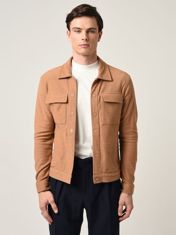 Veste mi-saison Antioch en marron : devant