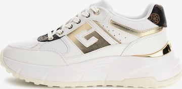 GUESS Sneakers in Gold: front