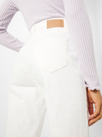 PIECES Tapered Jeans in White