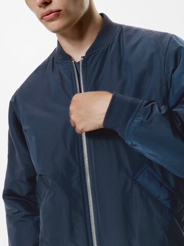 Pull&Bear Overgangsjakke i blå
