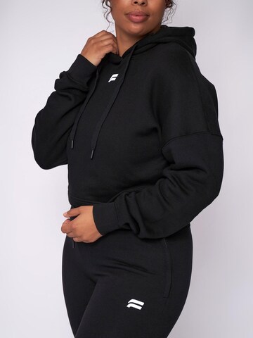 Fortex Fitness - Sudadera 'Essential Cropped Hoodie' en negro