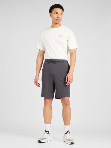 Regular Pantalon Lyle & Scott en gris