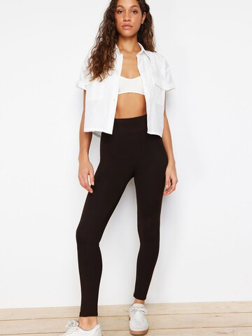 Trendyol Skinny Leggings in Braun: Vorderseite