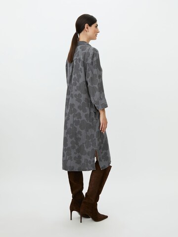 Robe-chemise 'MaNimeso' Masai en gris