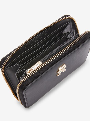 TOMMY HILFIGER Wallet in Black