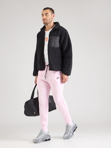 Nike Sportswear - Tapered Pantalón 'TCH FLC' en rosa