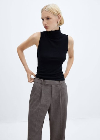 Wide leg Pantaloni cu dungă 'aros' de la MANGO pe gri