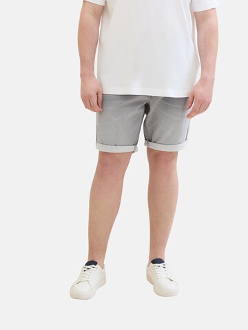 TOM TAILOR Men + Loosefit Shorts in Grau: predná strana