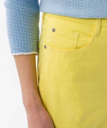 BRAX Regular Chino 'Carola' in Geel