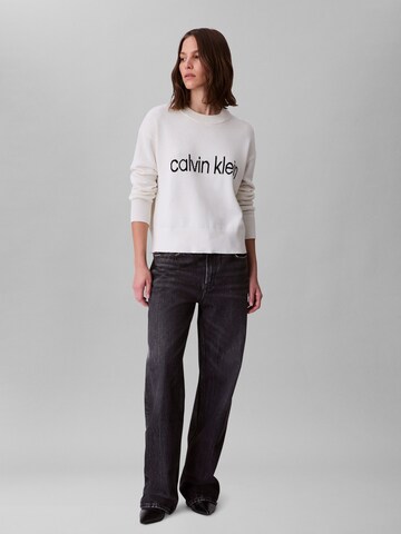 Pull-over Calvin Klein Jeans en blanc