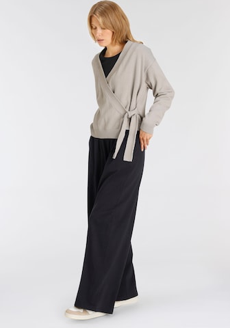 OTTO products Wide leg Pleat-Front Pants in Black