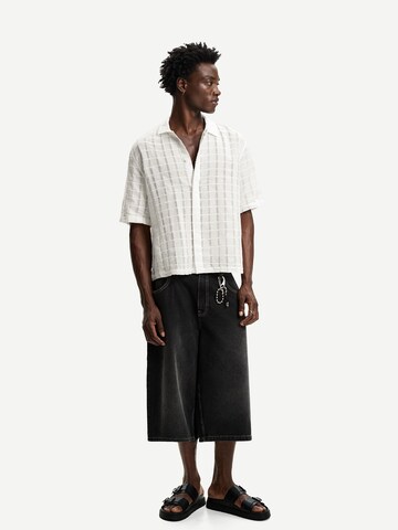 Bershka Comfort Fit Skjorte i hvid