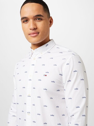 Tommy Jeans - Ajuste regular Camisa en blanco