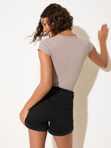 Friends Like These Regular Jeans in Black