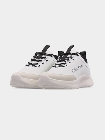 Calvin Klein Rövid szárú sportcipők 'ESS' - fehér