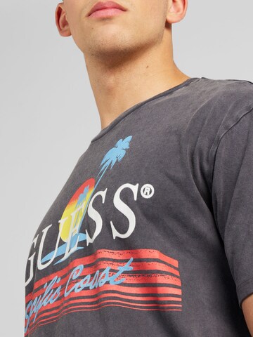 GUESS T-Shirt 'PACIFIC COAST' in Grau