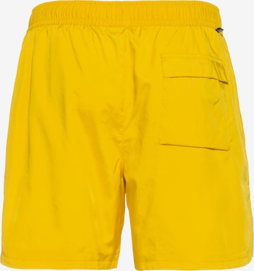 Nike Sportswear - Regular Calças 'Essentials' em amarelo