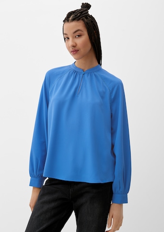 QS - Blusa em azul: frente