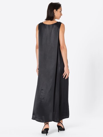 Robe 'LESTA' minimum en noir