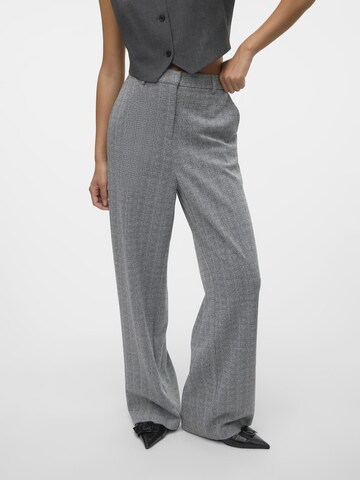 VERO MODA Wide leg Pants 'SILVA' in Grey