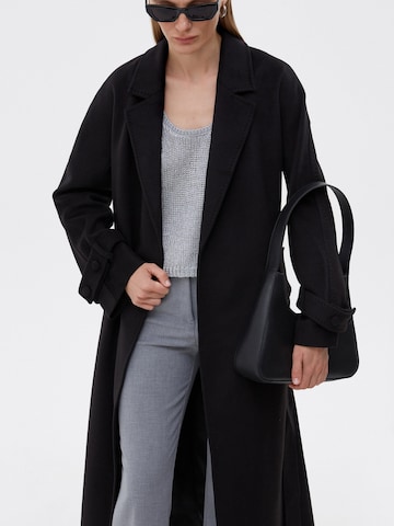 Estro Overgangsfrakke '440' i sort