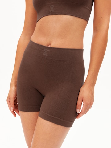 ARMEDANGELS Broekje in Bruin