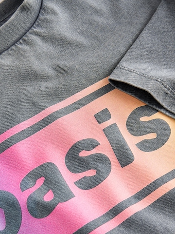 Tricou de la Next pe gri