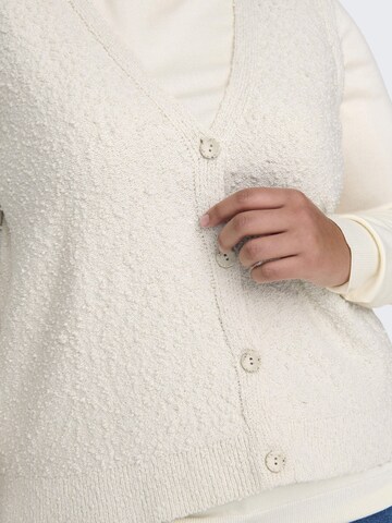 ONLY Carmakoma - Chaleco 'CARAlvilda' en blanco