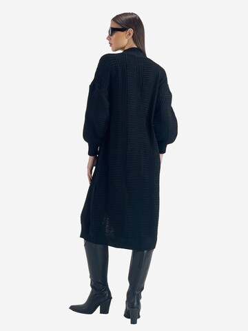 Elara Strickjacke in Schwarz