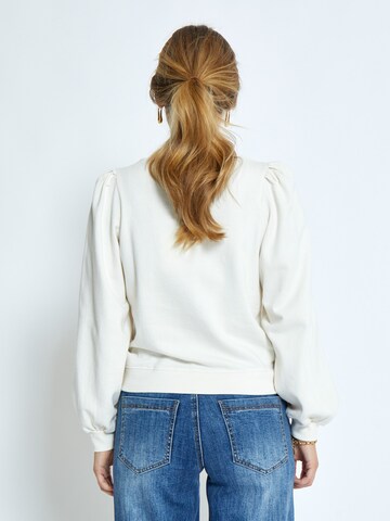 Sweat-shirt 'Gloria' Peppercorn en blanc