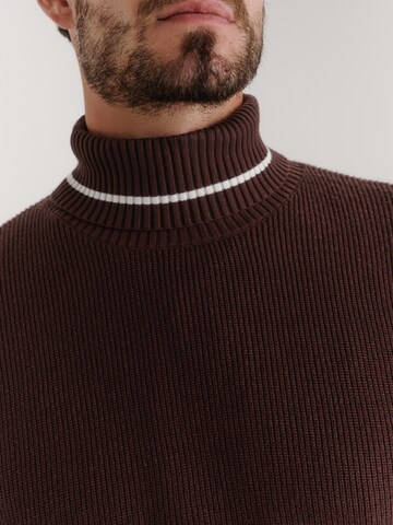 TRAPP Sweater in Brown