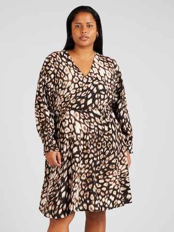 Robe 'Josie Rika' Vero Moda Curve en marron : devant