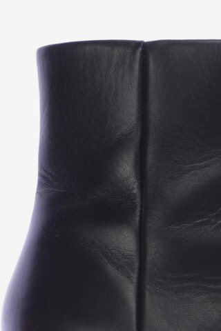 Acne Studios Dress Boots in 36 in Black