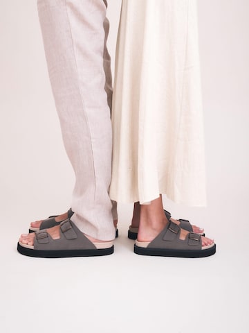 nae Vegan Shoes Sandály 'DARKU' – zelená