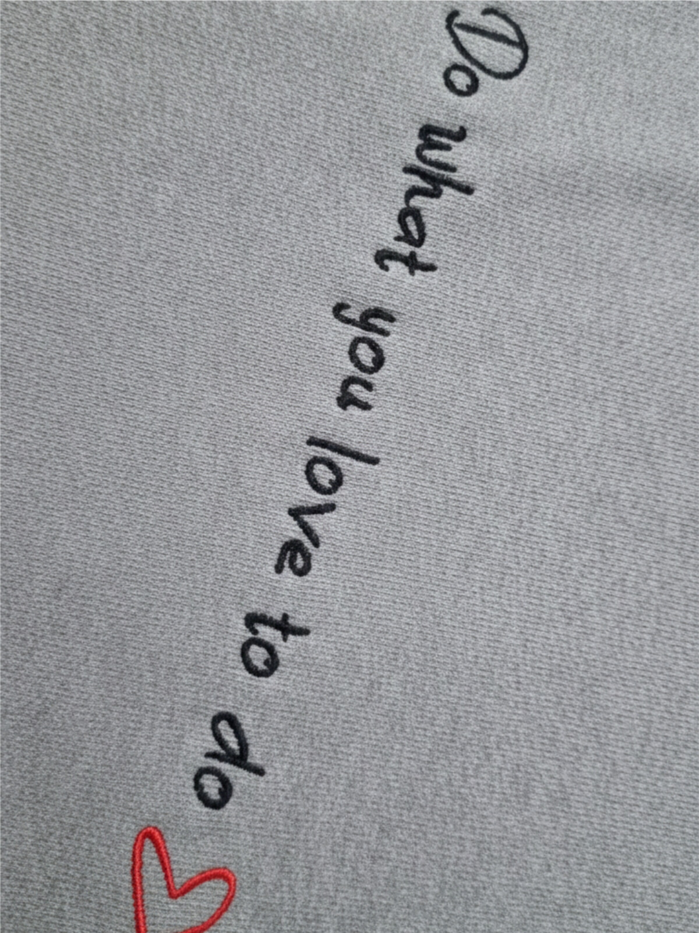 Felpa 'Do What You Love to Do' di LIKS. Munich in grigio