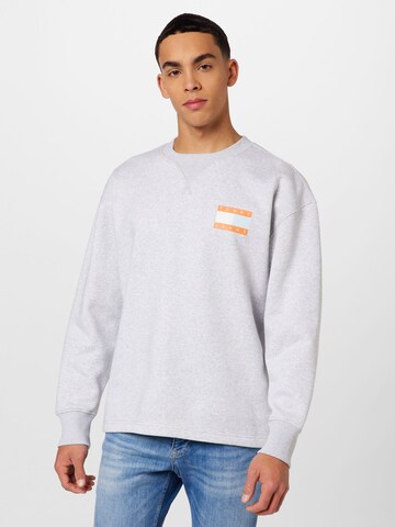 Sweat-shirt TOMMY HILFIGER en gris : devant