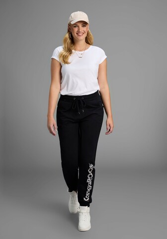 KangaROOS Tapered Workout Pants in Black