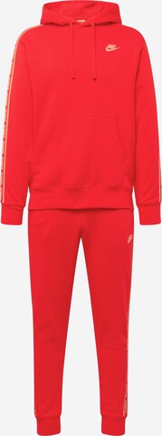 Nike Sportswear Φόρμα τρεξίματος 'CLUB FLEECE' σε κόκκινο: μπροστά