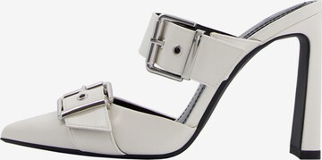 Mule Bershka en blanc