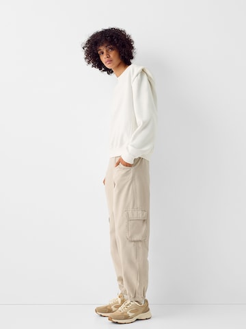 Bershka Loose fit Cargo trousers in Beige