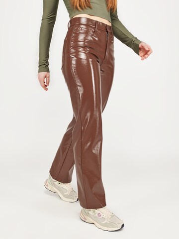 Regular Pantalon ABOUT YOU x VIAM Studio en marron : devant