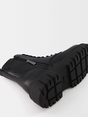 Boots stringati di Bershka in nero