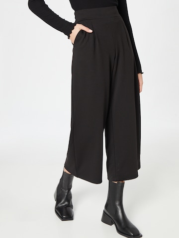 ICHI Wide leg Pleat-Front Pants 'Kate' in Black: front