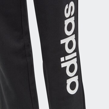 ADIDAS SPORTSWEAR - Tapered Pantalón deportivo 'Essentials Linear Logo' en negro