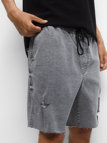 Pull&Bear Loosefit Kalhoty – šedá