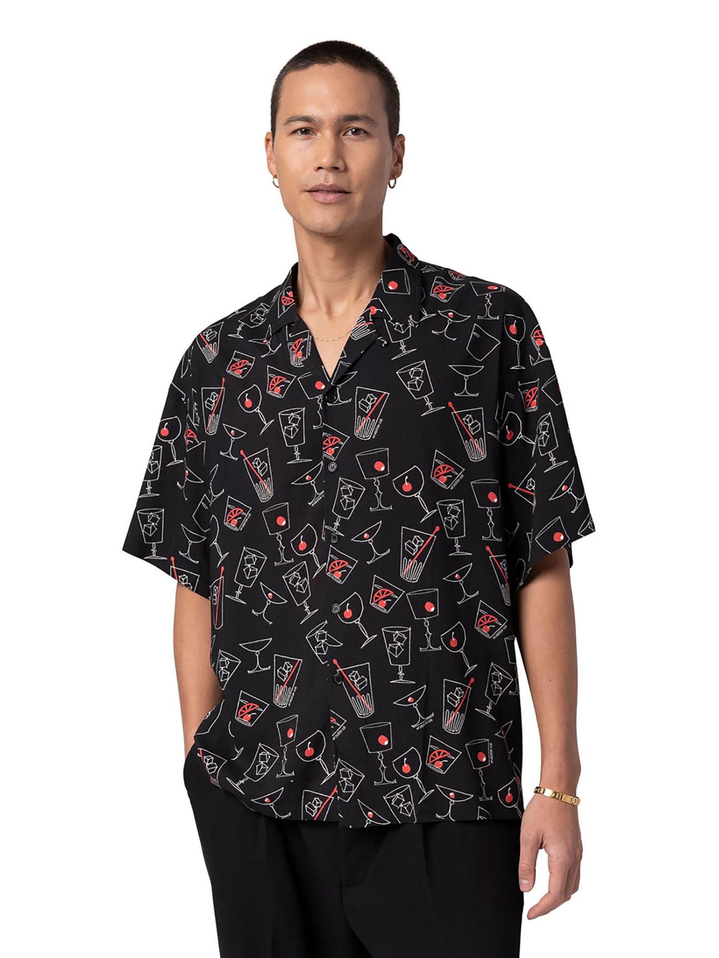 On Vacation Shirt 'Cocktails' in Black: front