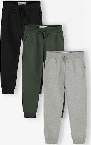 MINOTI Tapered Housut värissä musta: etupuoli