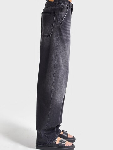 IT'S BASIC Loosefit Jeans 'NORA Skater Mid Rise Jeans (Lenght 28)' in Zwart