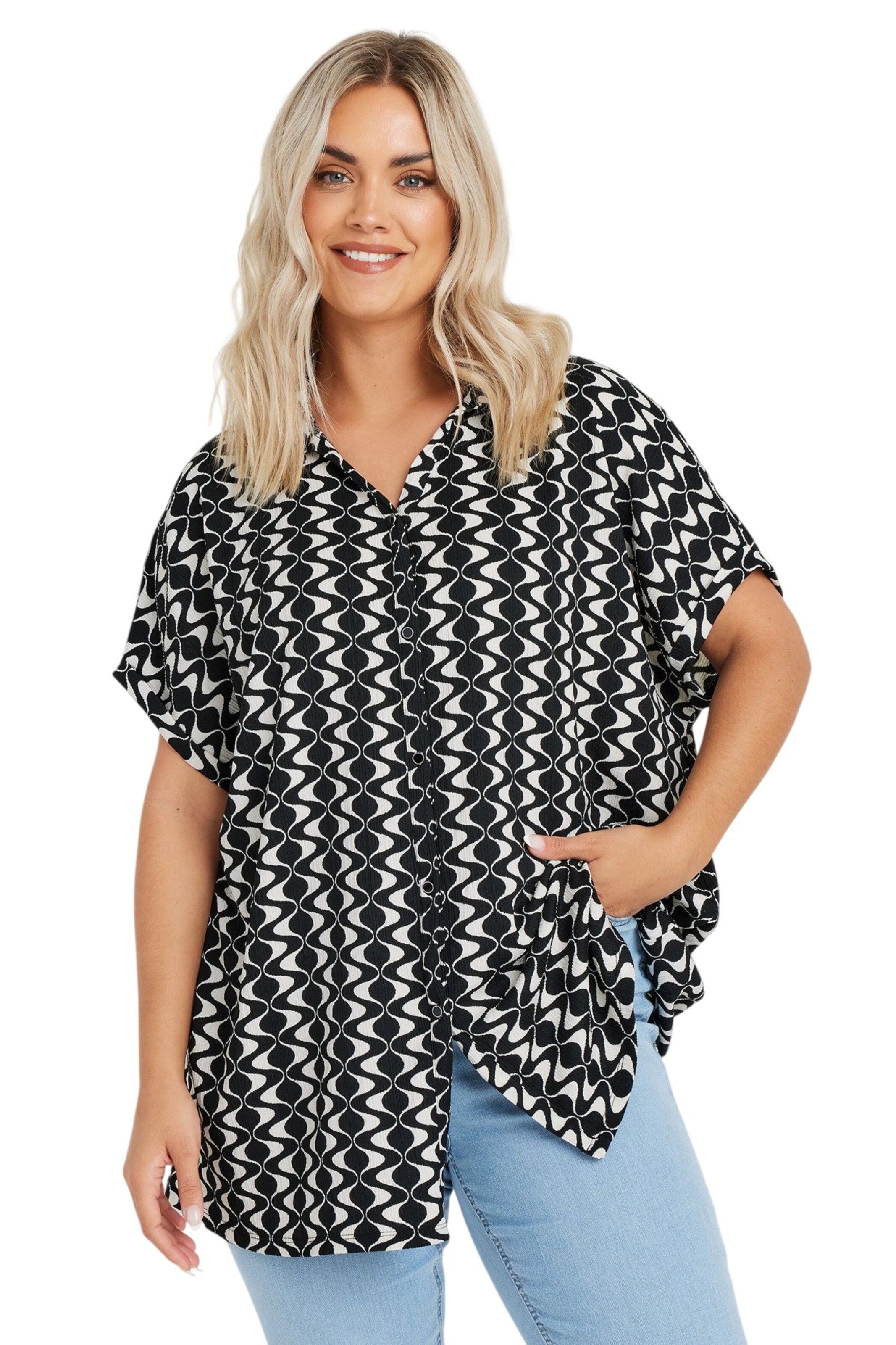 Stil Diva Blouse in Black: front